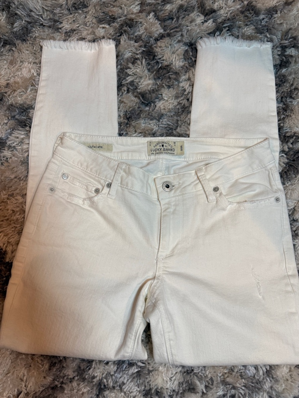 Lucky Brand-LOLITA CAPRI Frayed-Hem Skinny Jeans. Waist 15.5” Rise 8” Inseam 26”